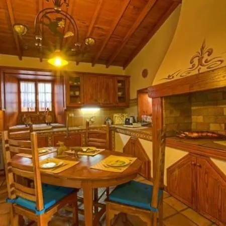 In La Caridad Mit Terrasse, Grill Und Whirlpool Prázdninový dům *